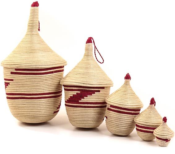 Traditional Rwandan grass basket: Agaseke